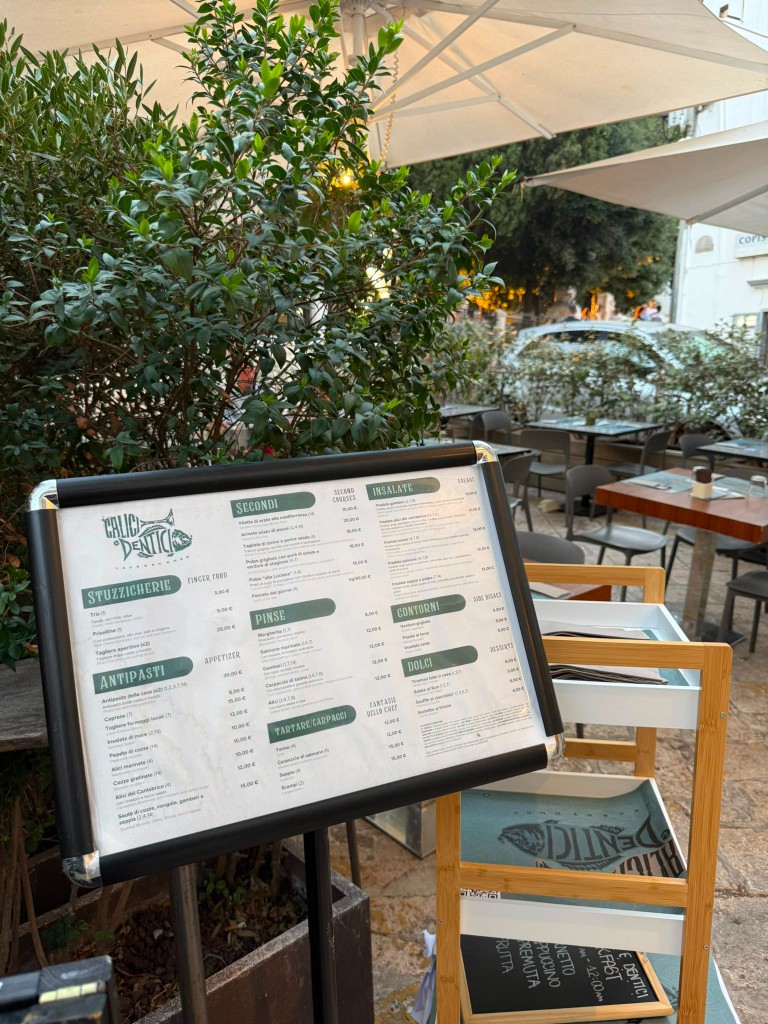 Ambiente del dehors al ristorante a Locorotondo